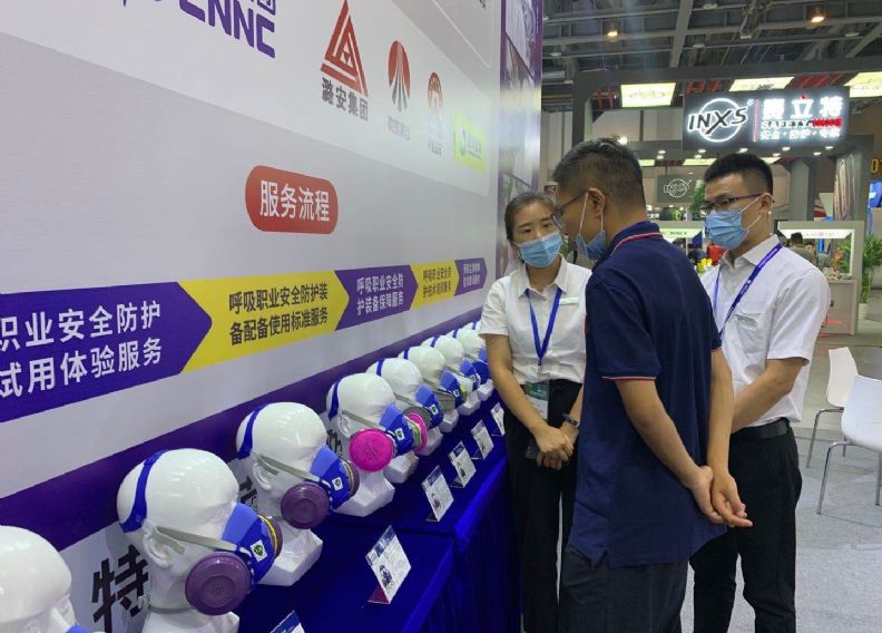 2020安全生产及职业健康博览会 现场客户参观
